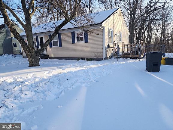 3rd image of 121 McClellan Ave