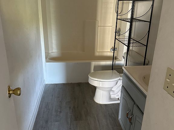 5th image of 276 W 6th St #C