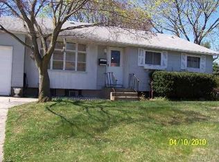 14 Trader Ln, Brentwood, NY 11717