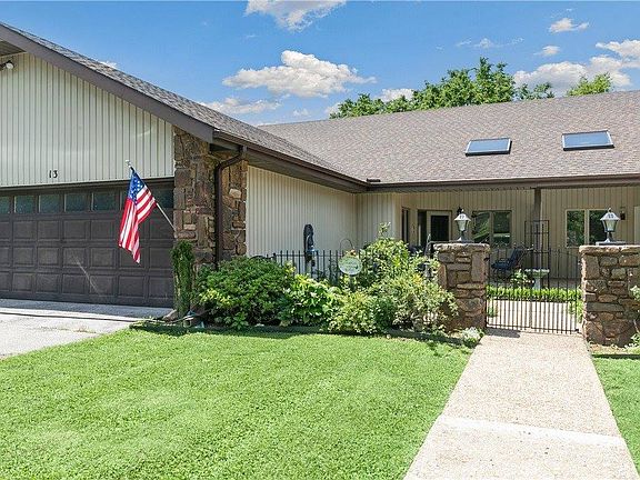 3rd image of 13 Blake Ln