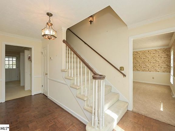 4th image of 13 Meadow Ln