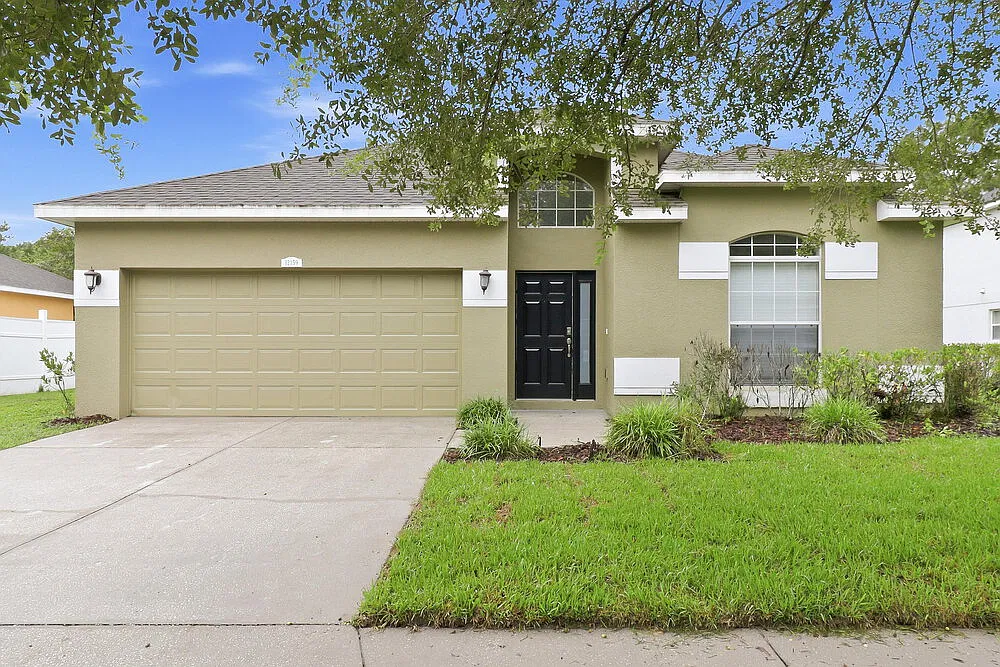 4 bed, 2.0 bath, 1968 sqft, $2,360 — Photo 1
