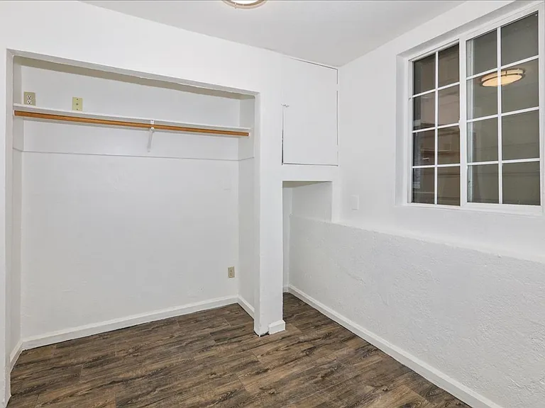 826 20th St #F — Photo 12