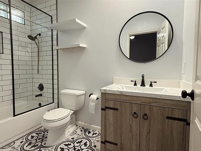 1107 Marconi St #B — Photo 7