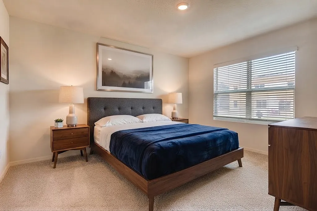 3 bed, 2000 sqft, $2,200 — Photo 2