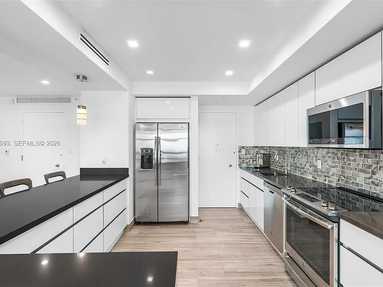5055 Collins Ave #10H — Photo 33