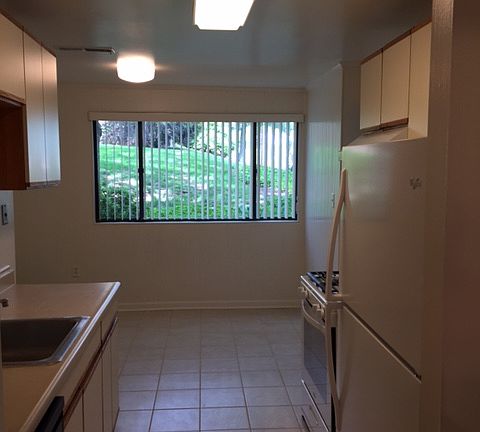 4th image of 8709 Hayshed Ln #1