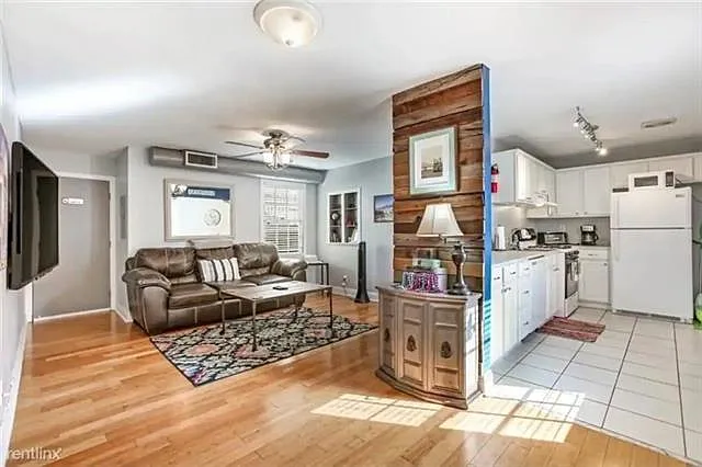 1323 Dauphine St #4 — Photo 1