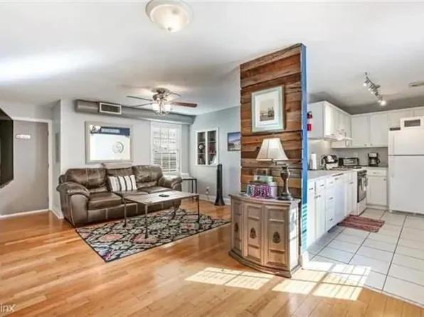 1323 Dauphine St APT 4, New Orleans, LA 70116