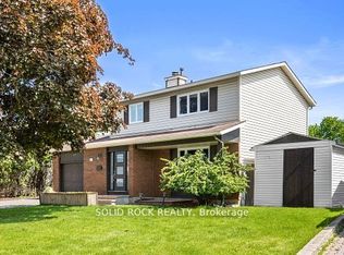 1631 Charbonneau St, Ottawa, ON K1E 2J6