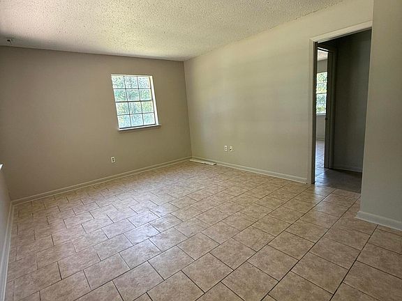 3rd image of 1616 Courtney Dr