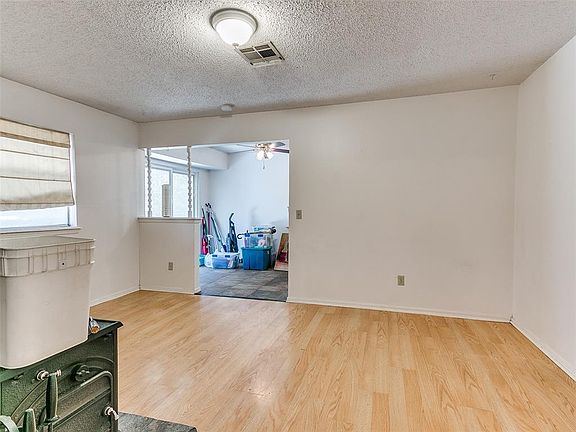 5th image of 805 Plaza Dr