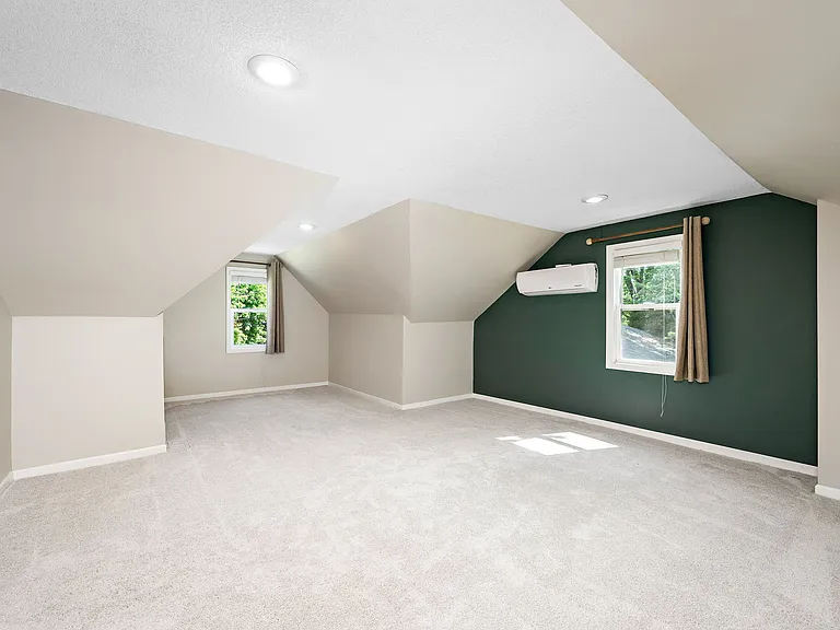 2800 32nd Ave NE — Photo 5