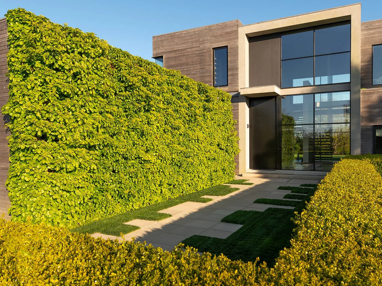 Spectacular Modern Gem Close to Ocean — Photo 4