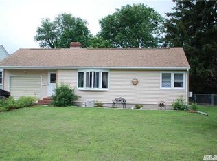 150 Merritts Pond Rd, Riverhead, NY 11901
