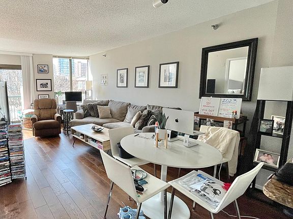 3rd image of 400 N Lasalle St #909