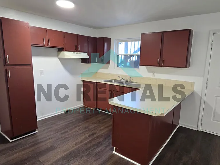 2559 Green Oaks Ct #B — Photo 6