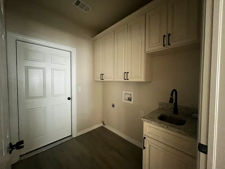5573 Mars Ave — Photo 8