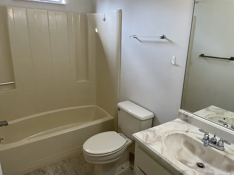 2701 NE 10th St #701 — Photo 8