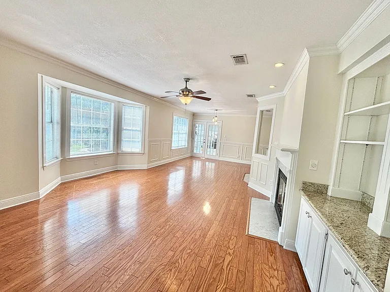 10017 Foxrun Rd — Photo 3