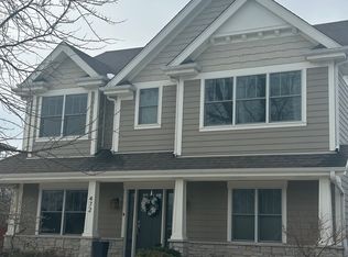 1S472 Leahy Rd, Oakbrook Terrace, IL 60181