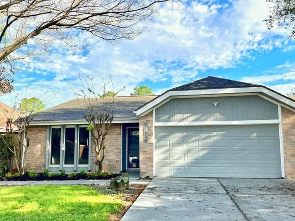 11954 Brook Meadows Ln, Meadows Place, TX 77477