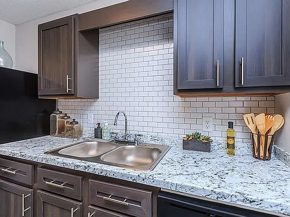 2nd image of 770 Appleyard Dr #8-A