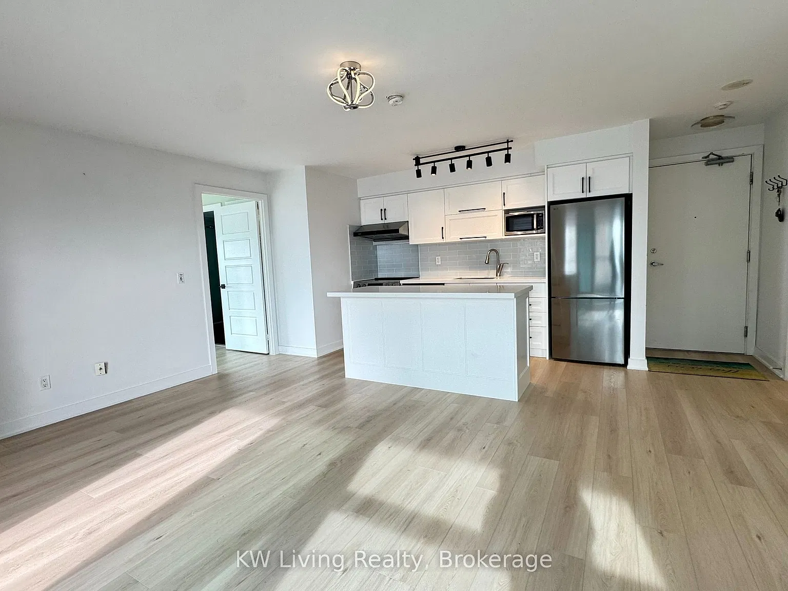 2 bed, $3,800 — Photo 4