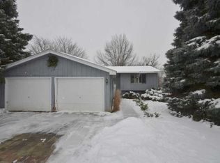 127 Heath Cliff Dr SE, Poplar Grove, IL 61065