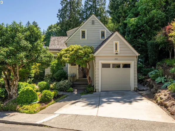 2754 SW Old Orchard Rd, Portland, OR 97201