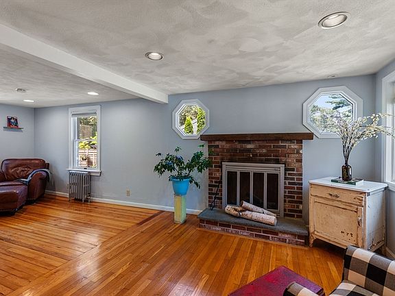 4th image of 18 Lodge Rd