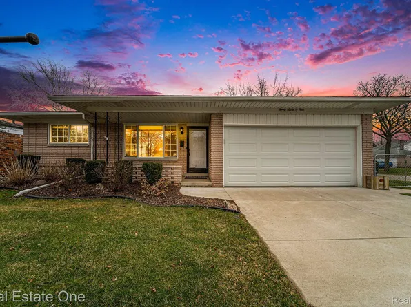 2704 Berkshire Dr, Troy, MI 48083