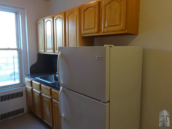 5th image of 2828 Kings Hwy APT 1H