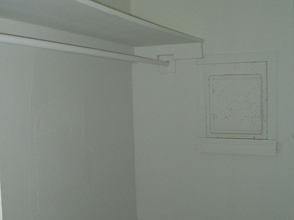 3rd image of 1006 NE 8th Ave
