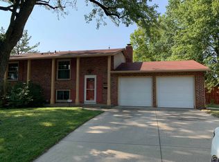 2010 SW Briarwood Dr, Topeka, KS 66611