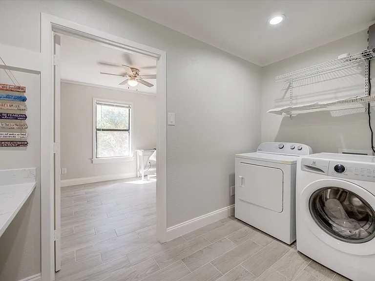 304 Oak Dr — Photo 9