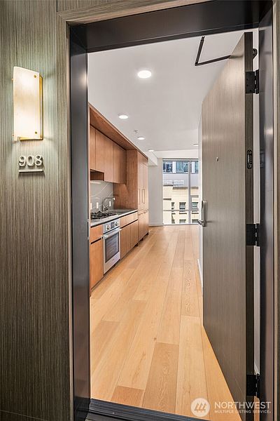 4th image of 121 Stewart Street #908