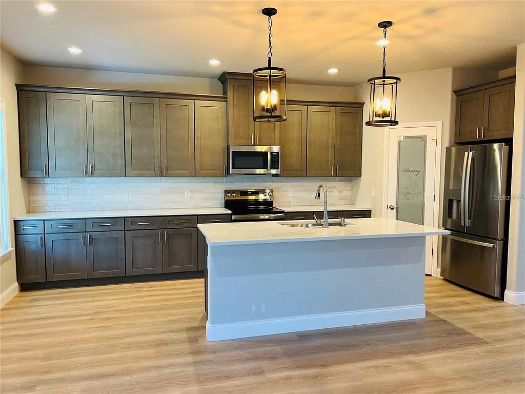 3 bed, 2.0 bath, 1877 sqft, $2,700 — Photo 4