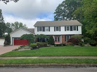 8 Saratoga Ct, East Brunswick, NJ 08816