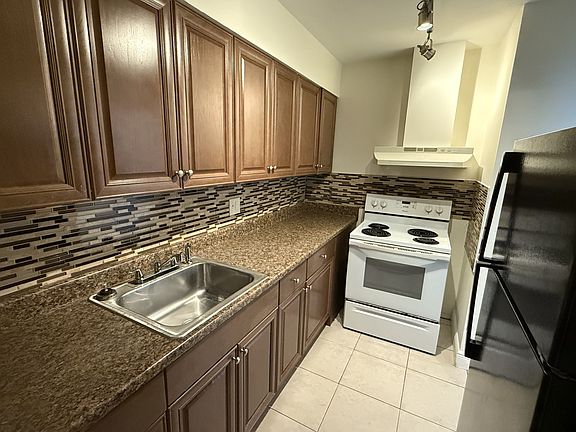 3rd image of 1415 N J St #6