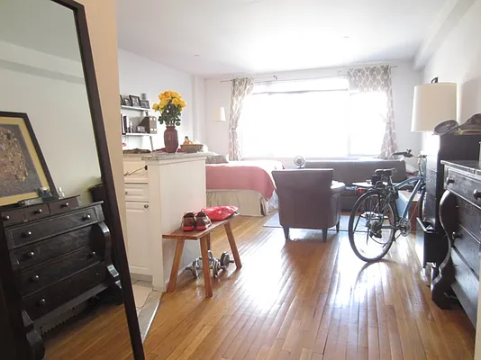 Rented by City Connections Realty | media 6