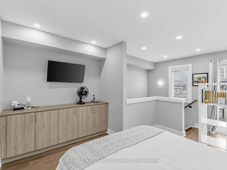 133 Cowan Ave #UPPER — Photo 22