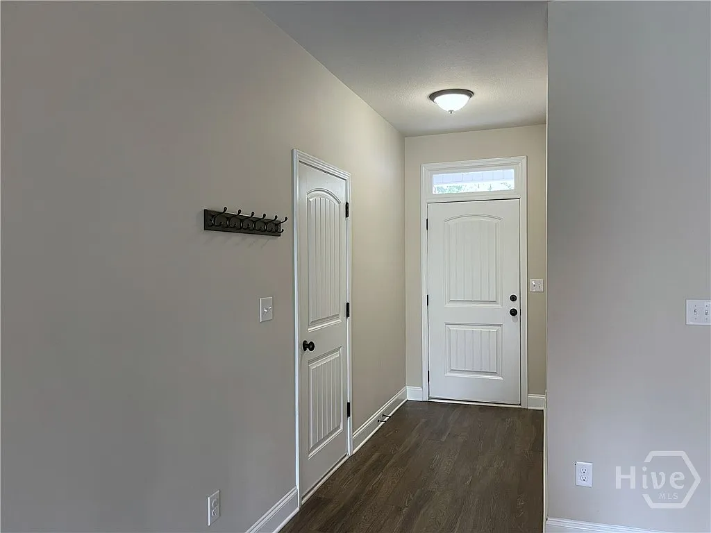 3 bed, 2.0 bath, 1573 sqft, $2,000 — Photo 2