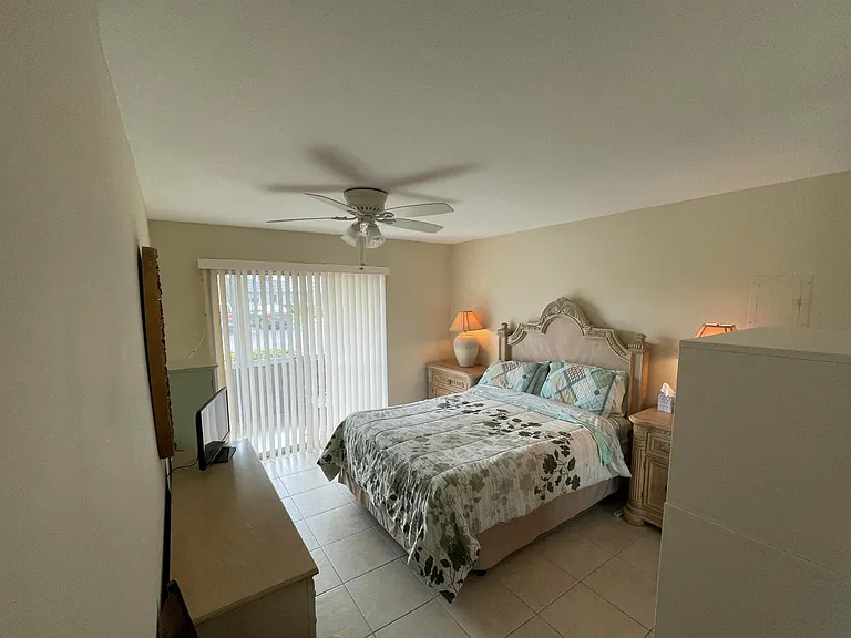 208 Valencia Dr #I — Photo 11