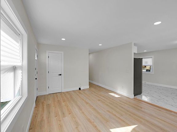 3rd image of 2110 Cleveland St