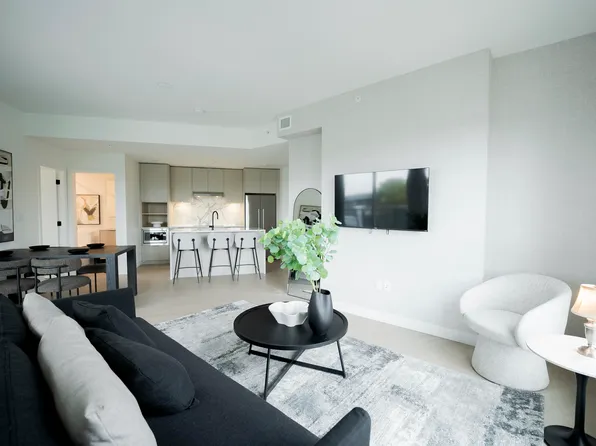422 E 3rd St #360, North Vancouver, BC V7L 0K1