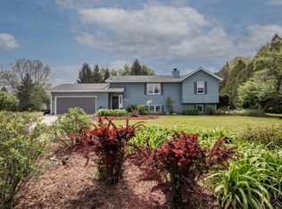 W226N8085 Rolling Hills Dr, Lisbon, WI