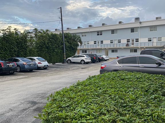 2nd image of 505 NE 20th Ave