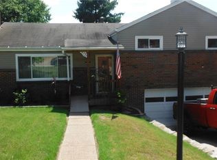 900 Fredericka Dr, Pittsburgh, PA 15236