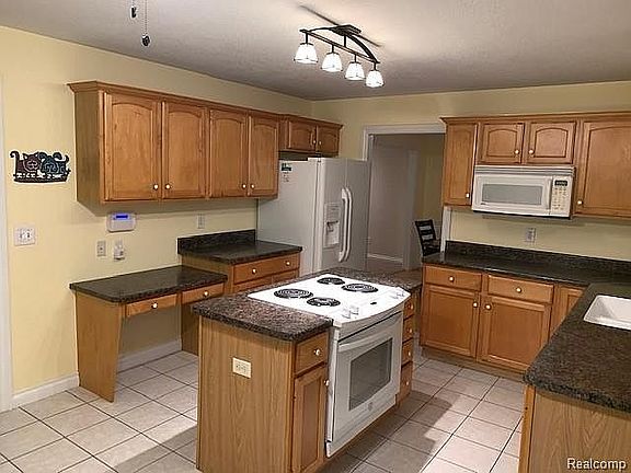 5th image of 3560 Quail Hollow Dr